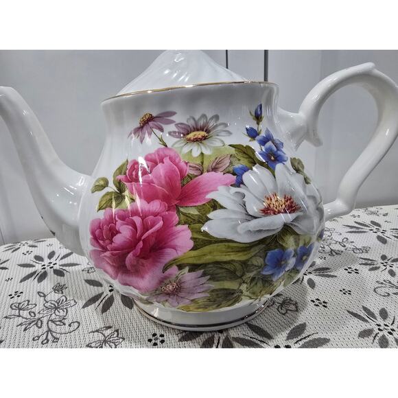 Grace Teaware Floral Teapot with Lid | White Porcelain | Gold Trim - Picture 7 of 15
